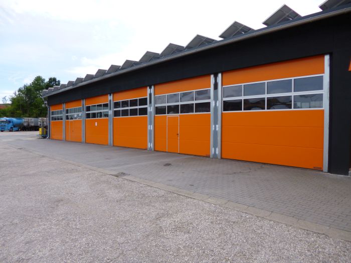 Wir liefern und montieren Industriesektionaltore, Schnelllauftore